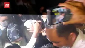 VIDEO: AG Bungkam Usai Diperiksa Polisi 6 Jam soal Penganiayaan David