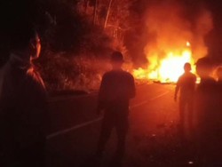 Truk Tangki BBM di Sulut Terguling Tabrak 2 Minibus, 4 Orang Tewas