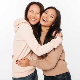 4 Zodiak Ini Berpikir Bahwa Curhat dengan Sahabat adalah Solusi Terbaik, Termasuk Kamu Nggak Nih?
