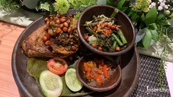 Mencicipi Ayam Goreng Betutu dengan Resep Warisan sejak Tahun 90an