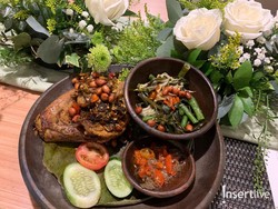 Mencicipi Ayam Goreng Betutu dengan Resep Warisan sejak Tahun 90an