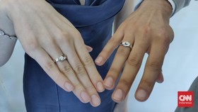 img-title Suntikan DNA Hian Tjen dalam Cantiknya Cincin Pernikahan