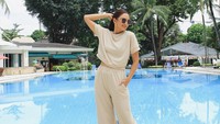 <p>Penampilan terbaru Donna Agnesia sukses mencuri perhatian netizen. Apalagi, ia tampil semakin modis dengan padu padan <em>outfit</em> kece. Banyak netizen iri dengan <em>body goals</em> Donna yang masih seperti gadis ABG<em>. "Kerennn banget ih badanya,"</em> komentar akun @prisca*****. <em>"Kak Dona body goals nya bikin aku iriiiiiii,"</em> sambung @nadia_a***** (Foto: Instagram @dagnesia)</p>