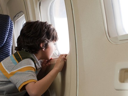 Menyentuh, Bocah 11 Tahun Diajak Keliling Hanggar Usai Kirim Surat ke Pilot