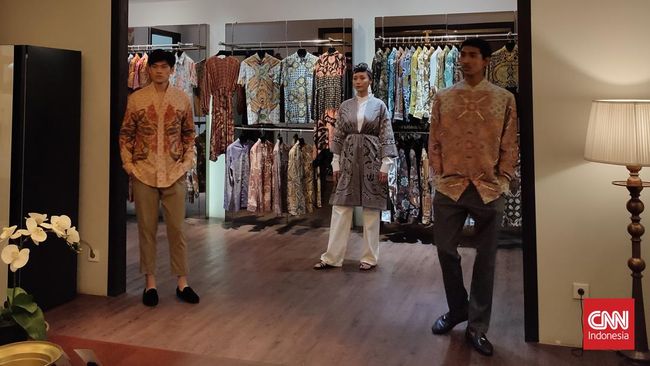 Iwan Tirta Private Collection merilis koleksi anyar bertajuk Pranargya. Tema diambil dari bahasa Sansekerta yang berarti 'cinta tanpa batas'.