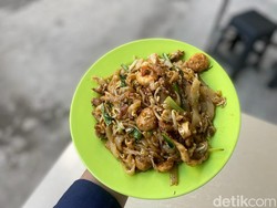 Kwetiau Arang Dazam : Harumnya Kwetiau Arang Medan yang Eksis Sejak 1985