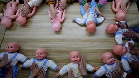 FOTO: Mengintip Sekolah Baby Sitter di China
