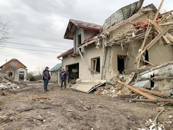 Serangan Rudal Rusia Hantam Apartemen di Ukraina, 3 Orang Tewas