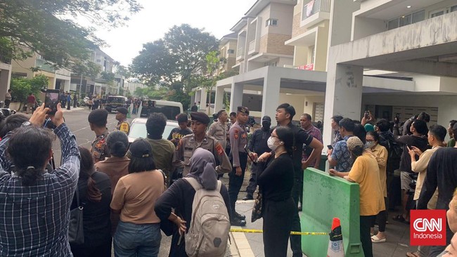 Direskrimum Polda Metro Jaya Kombes Pol Hengki Haryadi membeberkan proses rekonstruksi kasus penganiayaan Mario Dandy Satriyo terbagi tiga kluster atau bagian.