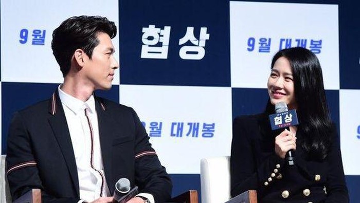 Pasangan Artis Korea yang 'Go Public' dan Pamerkan Kemesraan, Sukses Bikin Baper! Pasangan Artis Korea yang 'Go Public' dan Pamerkan Kemesraan, Sukses Bikin Baper!