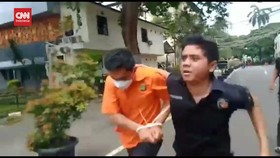 VIDEO: Momen Mario Dandy Kabur Hindari Media Saat Keluar dari Tahanan