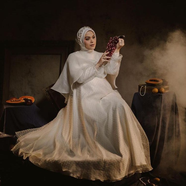 <p>Vebby pertama kali mengumumkan kabar kehamilan keduanya ini pada bulan November 2022. Wanita kelahiran Jakarta ini sempat memanggil bayi dalam kandungannya, Baby O. (Foto: Instagram @vebbypalwinta)</p>