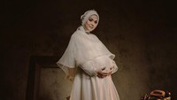 7 Potret Maternity Shoot Vebby Palwinta Hamil Anak Kedua, Tampak Anggun Kenakan Gaun