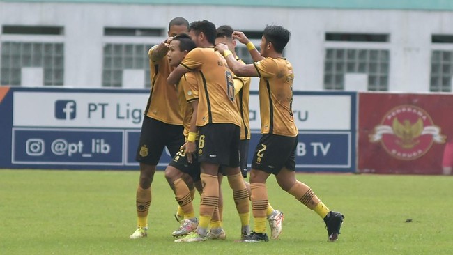 Ketua Umum PSSI Erick Thohir mengatakan pemain-pemain Timnas Indonesia U-20 yang belum punya klub akan dititipkan ke Bhayangkara FC.