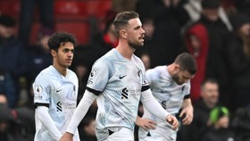 FOTO: Liverpool Terkulai Tak Berdaya
