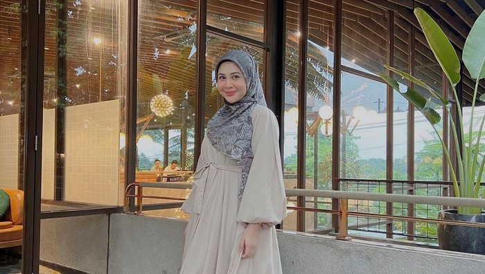 img-title Kemeja putih untuk segala situasi