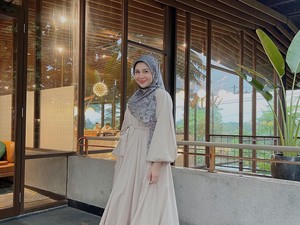 Intip Inspirasi OOTD Kesha Ratuliu untuk Tampil Modis di Acara Buka Puasa Bersama