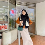 Inspirasi Tampil Anggun dengan Rok Hijab untuk ke Kantor Saat Musim Hujan
