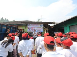 Sopir Truk Pendukung Ganjar Bagikan Dongkrak-Kompresor Angin