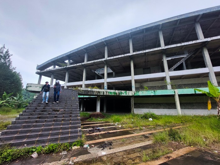 Kampung Gajah Wonderland pertama kali dibuka tahun 2009. Belum genap satu dekade buka, tempat wisata ini berubah nasib jadi terbengkalai.