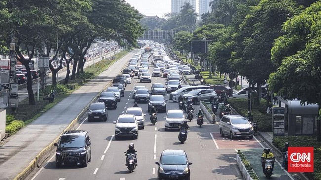 Polisi mengimbau masyarakat nan pulang beraktivitas untuk mencari rute alias jalan pengganti imbas kemacetan di sekitar area Gelora Bung Karno (GBK).