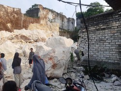 Dua Rumah di Paciran Lamongan Hancur Tertimpa Bekas Galian Batu Longsor