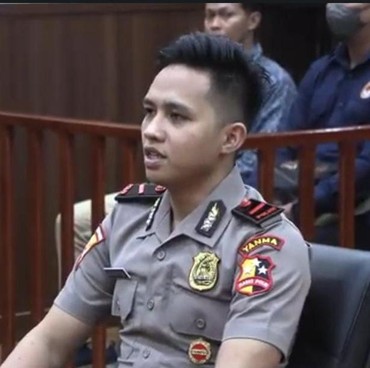 Heboh Foto Bharada E Kembali Bertugas Sebagai Polisi, Tuai Hujatan Netizen