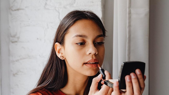 BeauPicks: 4 Rekomendasi Lip Tint Agar Bibir Terlihat Plump Seperti Tren K-Beauty 2023 BeauPicks: 4 Rekomendasi Lip Tint Agar Bibir Terlihat Plump Seperti Tren K-Beauty 2023