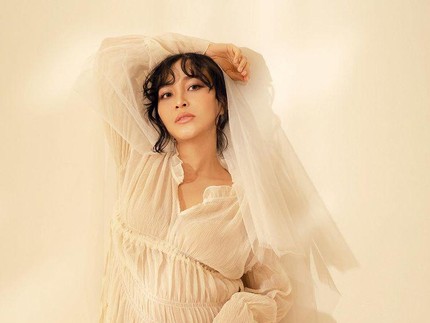 7 Maternity Shoot Rini Wulandari Pamer Baby Bump Jelang Persalinan