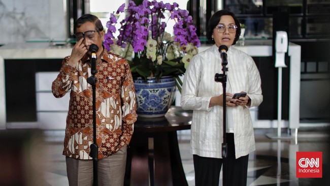 Menko Polhukam Mahfud MD menyampaikan data transaksi janggal melibatkan pegawai Kemenkeu yang berbeda dengan Menkeu Sri Mulyani.