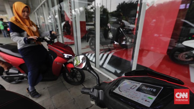 Asosiasi Industri Sepeda Motor Listrik Indonesia (Aismoli) menyebut saat ini belum ada pabrikan yang menjual motor listrik bersubsidi dari pemerintah.
