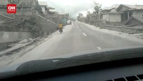 VIDEO: Lontaran Tinggi Abu Vulkanik Merapi Selimuti Grabag Magelang
