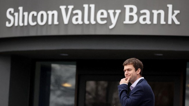 Bank spesialis pemberi pinjaman startup, Silicon Valley Bank (SVB) kolaps pada Jumat (10/3).