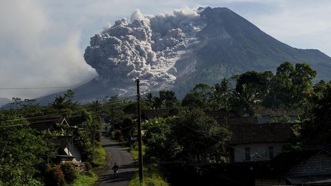 Gunung Merapi 6 Kali Muntahkan Awan Panas Guguran, Status Siaga