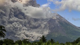 FOTO: Vonis Ringan Terdakwa Kanjuruhan hingga Erupsi Merapi
