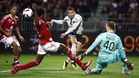 Mbappe Berkelahi dan Cetak Gol, PSG Menang Dramatis