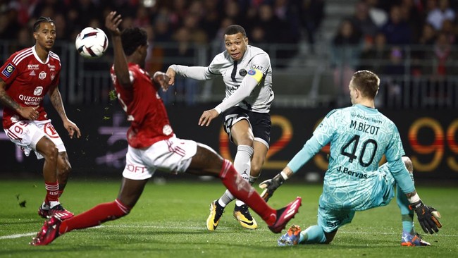Liverpool disebut membuat langkah kejutan dengan berupaya meminjam Kylian Mbappe dari Paris Saint Germain (PSG).