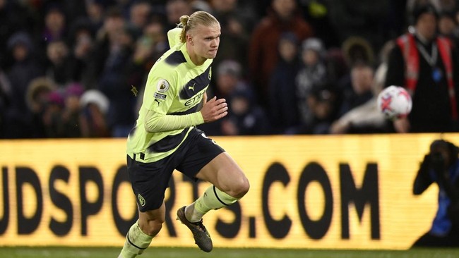 Manchester City berhasil menang tipis atas Crystal Palace lewat gol Erling Haaland di Liga Inggris, Minggu (12/3) dini hari WIB.