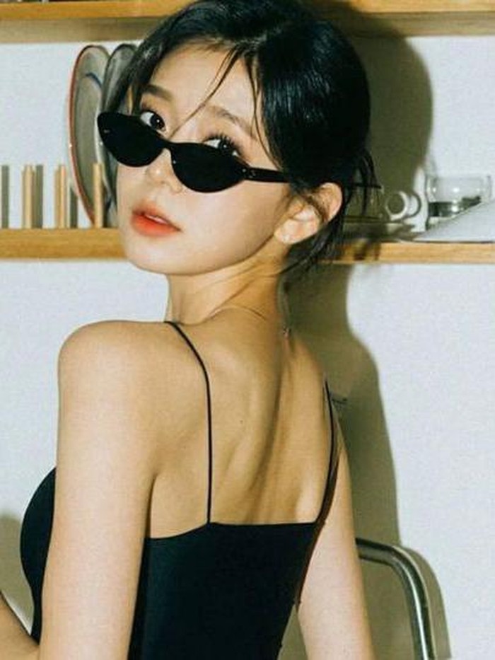 Dojin pernah merasa kalau pilihan jalan hidupnya ini tidak benar. Ia bahkan pernah menyesal karena ingin mewujudkan impiannya sebagai idol, Beauties./ foto: instagram.com/jin_dozin