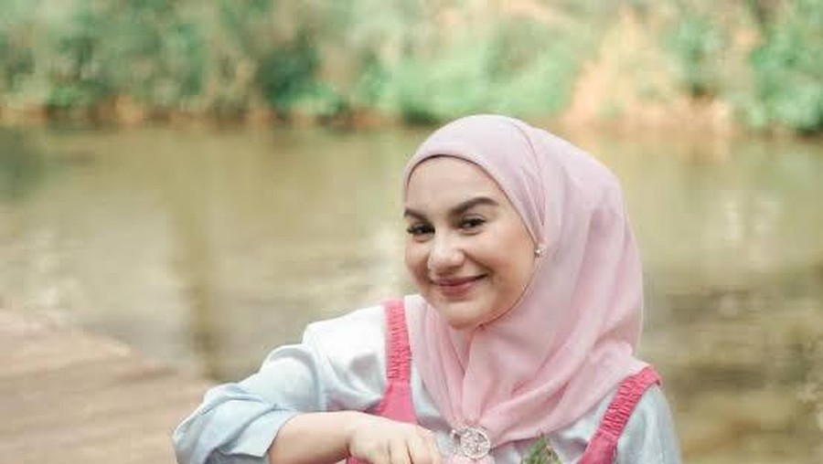 Gaya Irish Bella Saat Makan-makan dan Masak Bareng Keluarga Gaya Irish Bella Saat Makan-makan dan Masak Bareng Keluarga