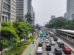 Jelang Konser BLACKPINK di GBK, Jalan Sudirman Arah Senayan Macet