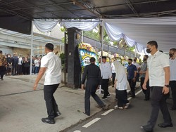 Jokowi dan Iriana Melayat ke Rumah Duka Istri Moeldoko