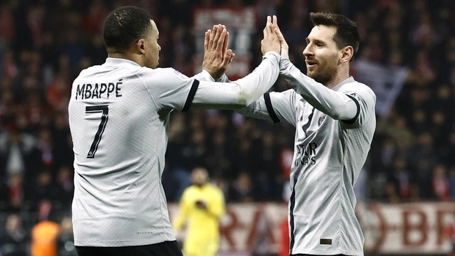 Bintang Bayern Munchen Kingsley Coman mengisyaratkan Lionel Messi memiliki peran lebih penting di Paris Saint-Germain (PSG) ketimbang Kylian Mbappe.