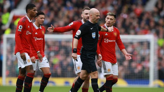 Anthony Taylor Royal Beri Kartu Merah ke MU tapi Sering Kasih Penalti