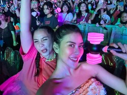 ABG Banget! Rambut Kepang Nagita Slavina Jadi Perhatian di Konser BLACKPINK