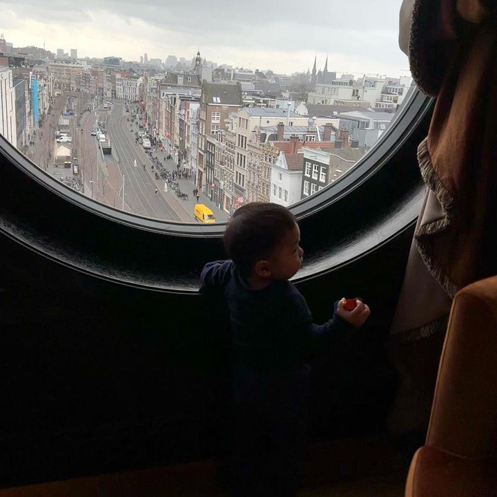 <p>Dalam unggahan yang dibagikan, Baby Issa tampak sangat menikmati suasana di Amsterdam yang merupakan ibu kota Belanda, nih. (Foto: Instagram @nikitawillyofficial94)</p>
