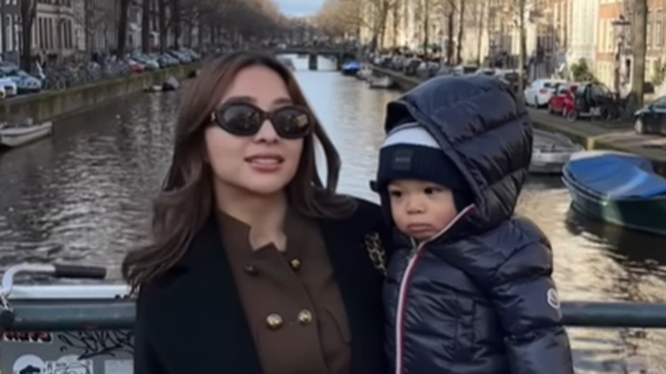 Nikita Willi, Indra Priawan dan anak mereka Issa Xander Djokosoetono Nikita Willi, Indra Priawan dan anak mereka Issa Xander Djokosoetono