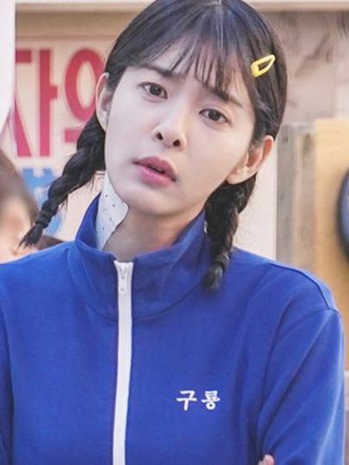 Penampilannya dalam drama yang berlatar belakang akhir tahun 80-an ini cukup menarik perhatian karena Seol In Ah memerankan tokoh Oh Jung Shin, remaja yang masih duduk di bangku SMA./ foto: instagram.com/kbsdrama