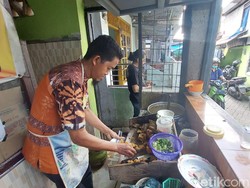 Laris Manis! Warung Sop Kikil Lorong Makassar Bisa Raup Rp 150 Juta/Bulan