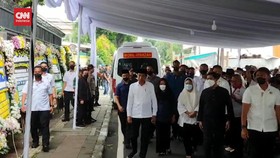 VIDEO: Istri Moeldoko Meninggal Dunia, Jokowi Melayat ke Rumah Duka